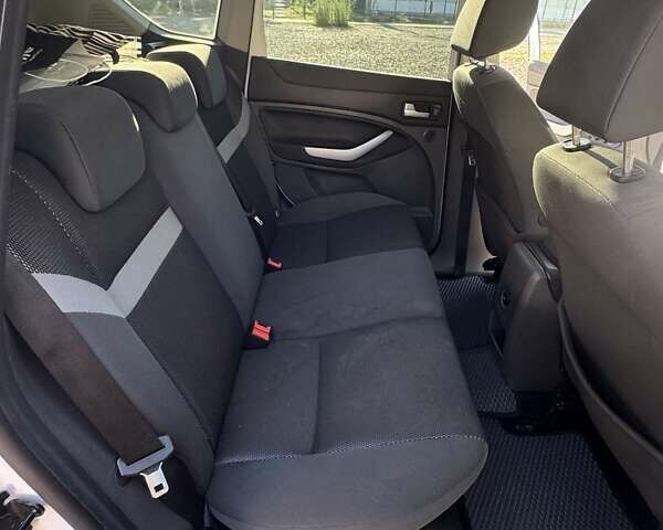 Білий Форд Куга, об'ємом двигуна 2 л та пробігом 269 тис. км за 10000 $, фото 8 на Automoto.ua