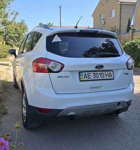 Білий Форд Куга, об'ємом двигуна 2 л та пробігом 196 тис. км за 12500 $, фото 1 на Automoto.ua