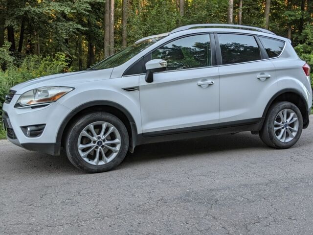 Белый Форд Куга, объемом двигателя 2 л и пробегом 290 тыс. км за 244 $, фото 1 на Automoto.ua