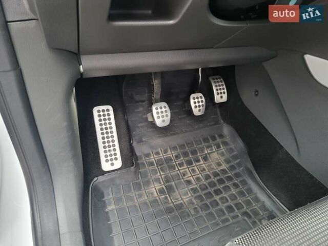 Белый Форд Куга, объемом двигателя 2 л и пробегом 198 тыс. км за 12000 $, фото 24 на Automoto.ua