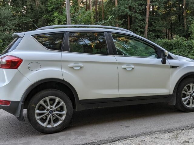 Белый Форд Куга, объемом двигателя 2 л и пробегом 290 тыс. км за 244 $, фото 4 на Automoto.ua