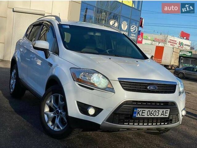 Белый Форд Куга, объемом двигателя 2 л и пробегом 141 тыс. км за 10500 $, фото 1 на Automoto.ua