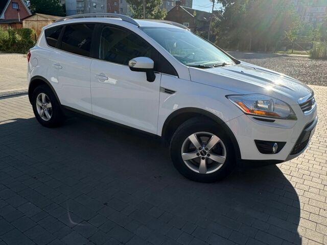 Белый Форд Куга, объемом двигателя 2 л и пробегом 270 тыс. км за 9700 $, фото 1 на Automoto.ua