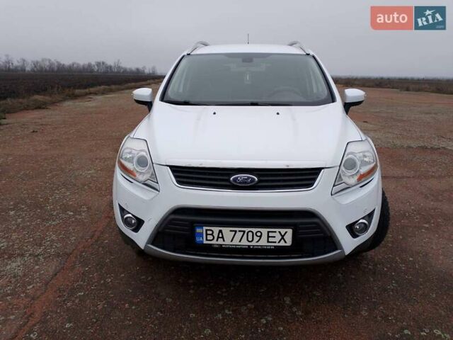 Белый Форд Куга, объемом двигателя 2 л и пробегом 208 тыс. км за 11750 $, фото 1 на Automoto.ua