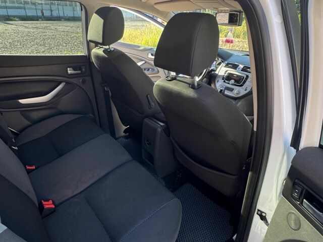 Белый Форд Куга, объемом двигателя 2 л и пробегом 270 тыс. км за 9700 $, фото 7 на Automoto.ua