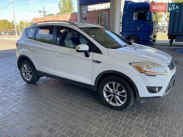Белый Форд Куга, объемом двигателя 2 л и пробегом 146 тыс. км за 12500 $, фото 3 на Automoto.ua