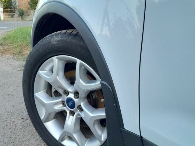 Белый Форд Куга, объемом двигателя 0 л и пробегом 145 тыс. км за 10900 $, фото 2 на Automoto.ua