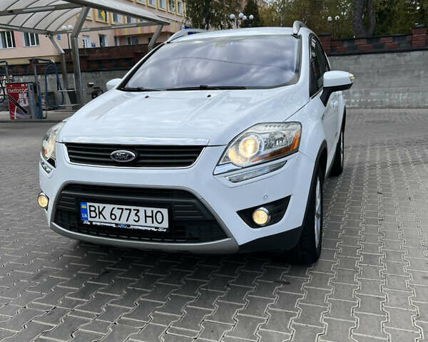 Белый Форд Куга, объемом двигателя 2 л и пробегом 199 тыс. км за 11200 $, фото 2 на Automoto.ua