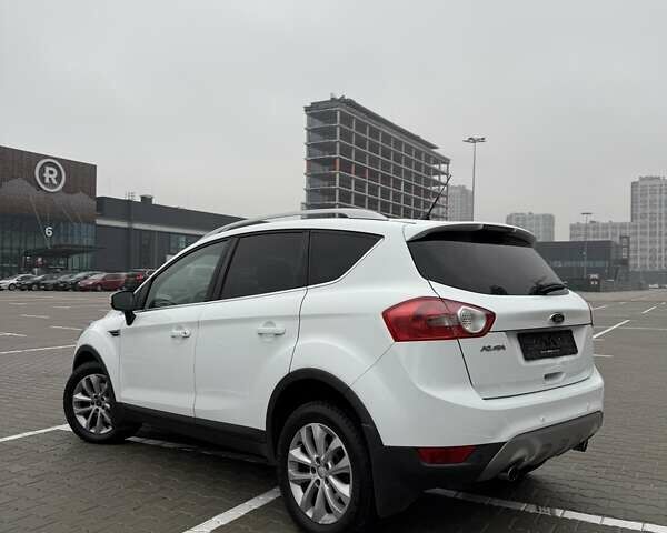 Белый Форд Куга, объемом двигателя 2 л и пробегом 272 тыс. км за 11499 $, фото 2 на Automoto.ua