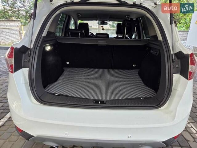 Білий Форд Куга, об'ємом двигуна 2 л та пробігом 176 тис. км за 12700 $, фото 6 на Automoto.ua