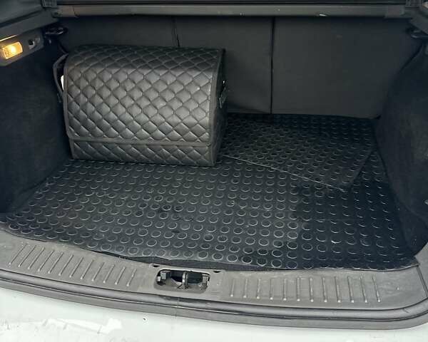 Белый Форд Куга, объемом двигателя 2 л и пробегом 294 тыс. км за 11500 $, фото 11 на Automoto.ua