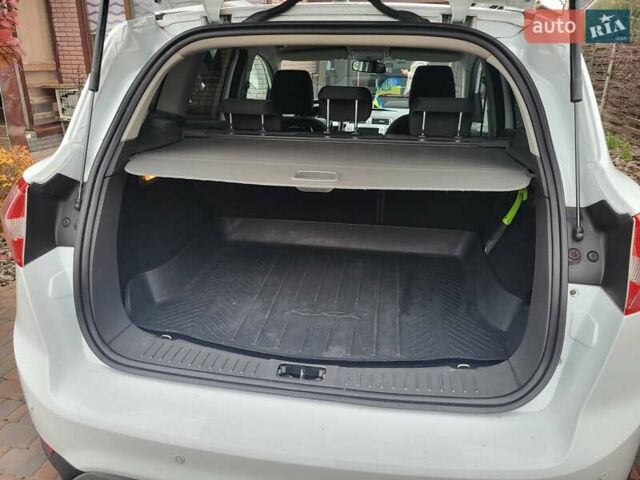 Белый Форд Куга, объемом двигателя 2 л и пробегом 198 тыс. км за 12000 $, фото 6 на Automoto.ua