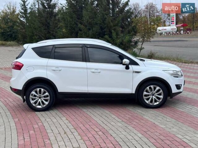 Білий Форд Куга, об'ємом двигуна 2 л та пробігом 251 тис. км за 9999 $, фото 4 на Automoto.ua