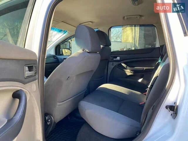 Белый Форд Куга, объемом двигателя 2 л и пробегом 141 тыс. км за 10500 $, фото 9 на Automoto.ua