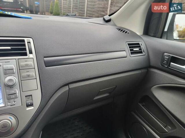 Белый Форд Куга, объемом двигателя 2 л и пробегом 198 тыс. км за 12000 $, фото 17 на Automoto.ua