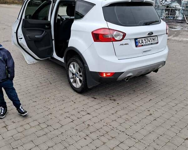 Белый Форд Куга, объемом двигателя 2 л и пробегом 160 тыс. км за 10900 $, фото 4 на Automoto.ua