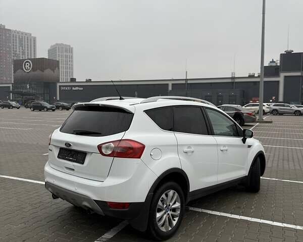 Белый Форд Куга, объемом двигателя 2 л и пробегом 272 тыс. км за 11499 $, фото 5 на Automoto.ua