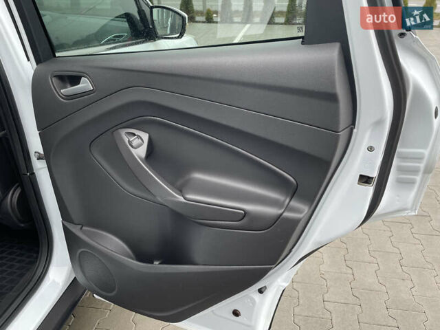 Белый Форд Куга, объемом двигателя 2 л и пробегом 182 тыс. км за 12400 $, фото 51 на Automoto.ua