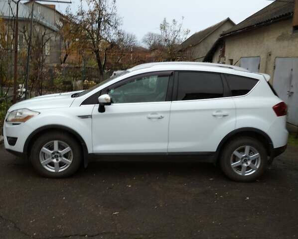 Белый Форд Куга, объемом двигателя 2 л и пробегом 275 тыс. км за 12000 $, фото 1 на Automoto.ua