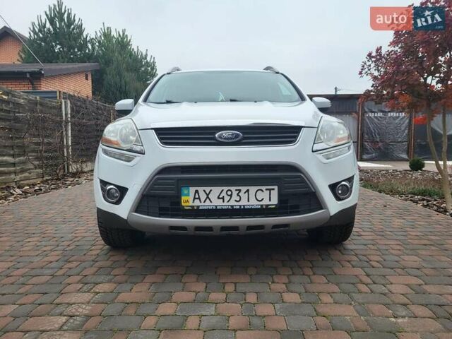 Белый Форд Куга, объемом двигателя 2 л и пробегом 198 тыс. км за 12000 $, фото 1 на Automoto.ua