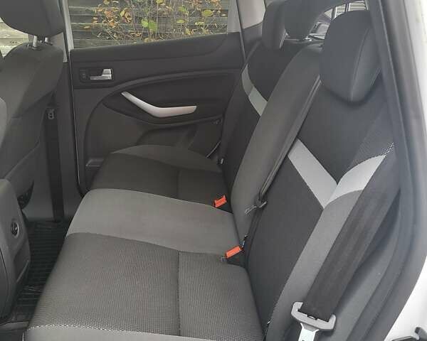 Белый Форд Куга, объемом двигателя 2 л и пробегом 198 тыс. км за 12000 $, фото 8 на Automoto.ua