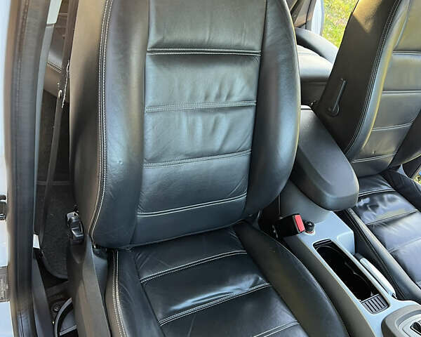 Белый Форд Куга, объемом двигателя 2 л и пробегом 165 тыс. км за 8999 $, фото 13 на Automoto.ua