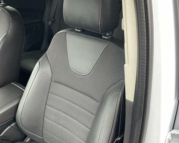 Белый Форд Куга, объемом двигателя 2 л и пробегом 182 тыс. км за 12400 $, фото 34 на Automoto.ua