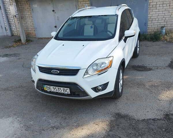Белый Форд Куга, объемом двигателя 2 л и пробегом 146 тыс. км за 11999 $, фото 4 на Automoto.ua