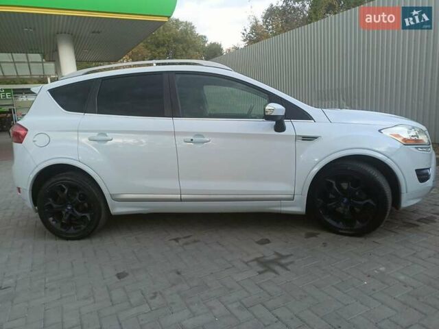 Білий Форд Куга, об'ємом двигуна 2 л та пробігом 148 тис. км за 13600 $, фото 4 на Automoto.ua