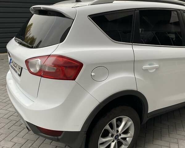 Белый Форд Куга, объемом двигателя 2 л и пробегом 243 тыс. км за 12100 $, фото 5 на Automoto.ua
