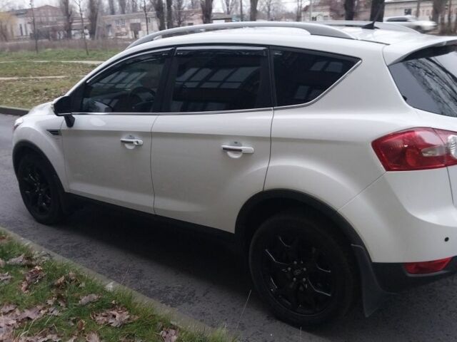 Белый Форд Куга, объемом двигателя 2 л и пробегом 198 тыс. км за 11300 $, фото 7 на Automoto.ua