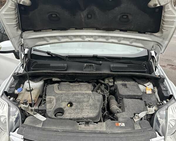 Белый Форд Куга, объемом двигателя 2 л и пробегом 294 тыс. км за 11500 $, фото 1 на Automoto.ua