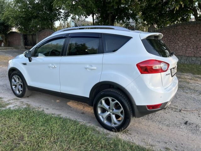 Белый Форд Куга, объемом двигателя 2 л и пробегом 160 тыс. км за 9750 $, фото 2 на Automoto.ua