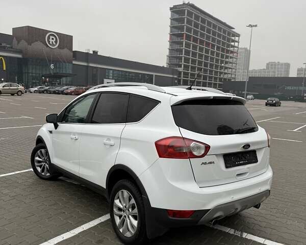 Белый Форд Куга, объемом двигателя 2 л и пробегом 272 тыс. км за 11499 $, фото 3 на Automoto.ua