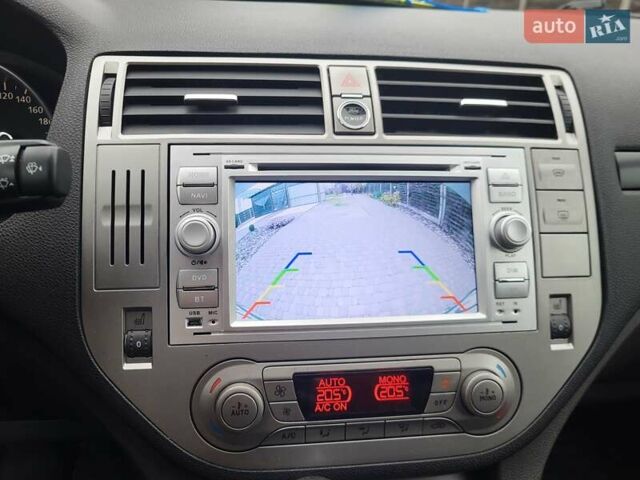 Белый Форд Куга, объемом двигателя 2 л и пробегом 198 тыс. км за 12000 $, фото 16 на Automoto.ua