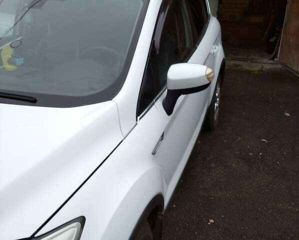 Белый Форд Куга, объемом двигателя 2 л и пробегом 275 тыс. км за 12000 $, фото 4 на Automoto.ua