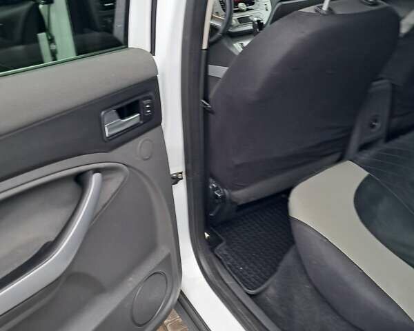 Белый Форд Куга, объемом двигателя 2 л и пробегом 160 тыс. км за 10900 $, фото 16 на Automoto.ua