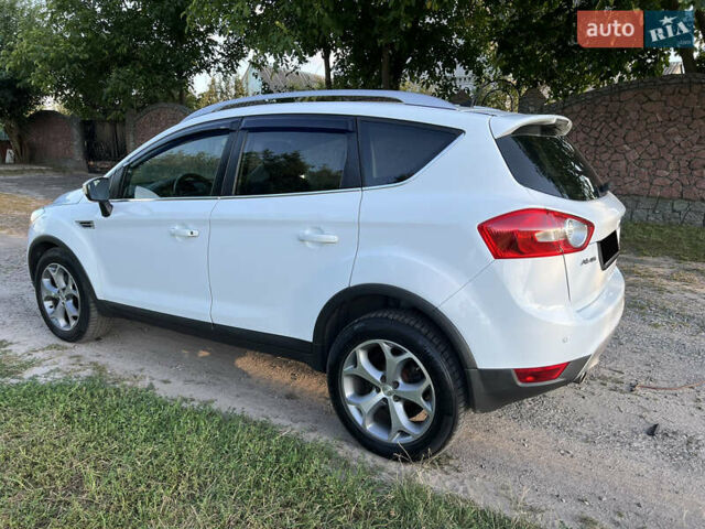 Белый Форд Куга, объемом двигателя 2 л и пробегом 165 тыс. км за 8999 $, фото 3 на Automoto.ua
