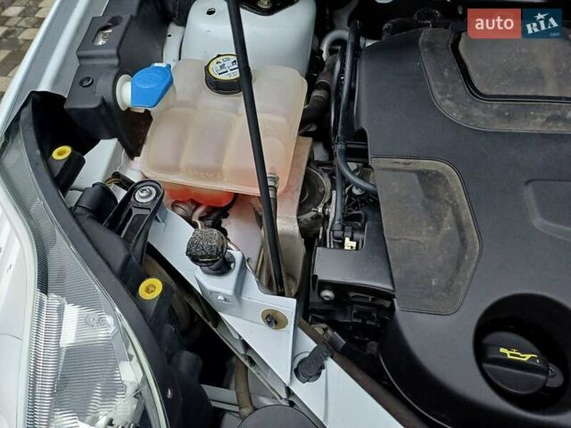 Білий Форд Куга, об'ємом двигуна 2 л та пробігом 150 тис. км за 11900 $, фото 30 на Automoto.ua