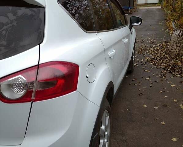 Белый Форд Куга, объемом двигателя 2 л и пробегом 275 тыс. км за 12000 $, фото 3 на Automoto.ua