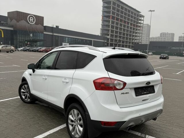 Белый Форд Куга, объемом двигателя 2 л и пробегом 272 тыс. км за 11499 $, фото 2 на Automoto.ua