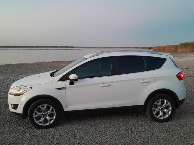 Белый Форд Куга, объемом двигателя 0 л и пробегом 145 тыс. км за 10900 $, фото 5 на Automoto.ua