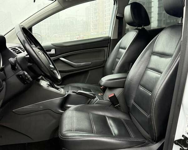 Белый Форд Куга, объемом двигателя 2 л и пробегом 272 тыс. км за 11499 $, фото 24 на Automoto.ua