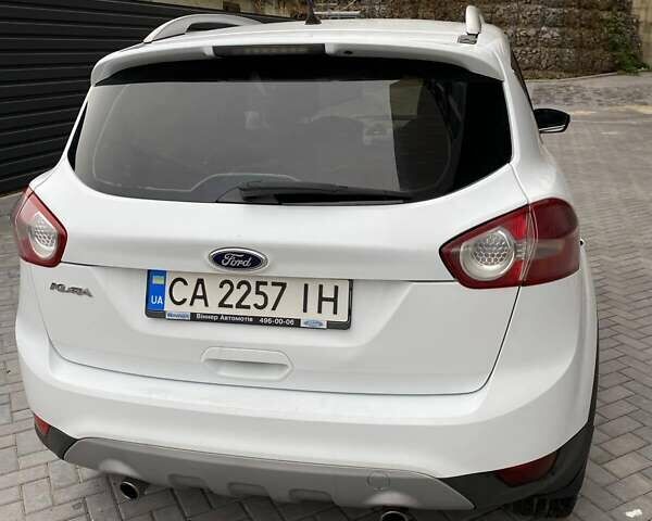 Белый Форд Куга, объемом двигателя 2 л и пробегом 243 тыс. км за 12100 $, фото 3 на Automoto.ua