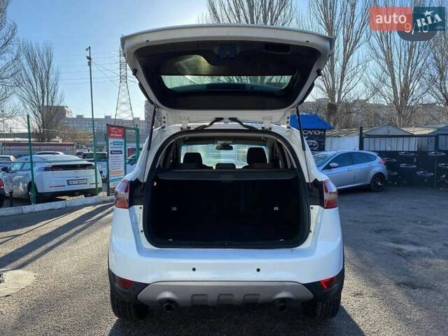 Белый Форд Куга, объемом двигателя 2 л и пробегом 141 тыс. км за 10500 $, фото 6 на Automoto.ua