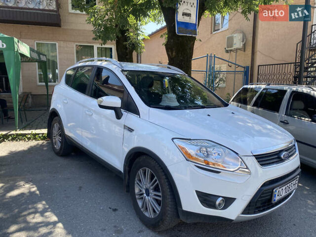 Белый Форд Куга, объемом двигателя 2 л и пробегом 204 тыс. км за 11300 $, фото 1 на Automoto.ua