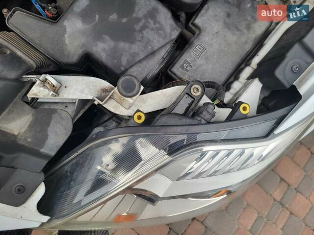 Белый Форд Куга, объемом двигателя 2 л и пробегом 198 тыс. км за 12000 $, фото 20 на Automoto.ua