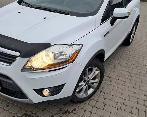 Белый Форд Куга, объемом двигателя 2 л и пробегом 160 тыс. км за 10900 $, фото 7 на Automoto.ua