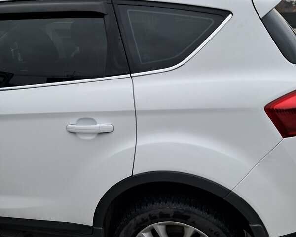 Белый Форд Куга, объемом двигателя 2 л и пробегом 160 тыс. км за 10900 $, фото 13 на Automoto.ua