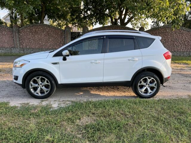 Белый Форд Куга, объемом двигателя 2 л и пробегом 160 тыс. км за 9750 $, фото 1 на Automoto.ua